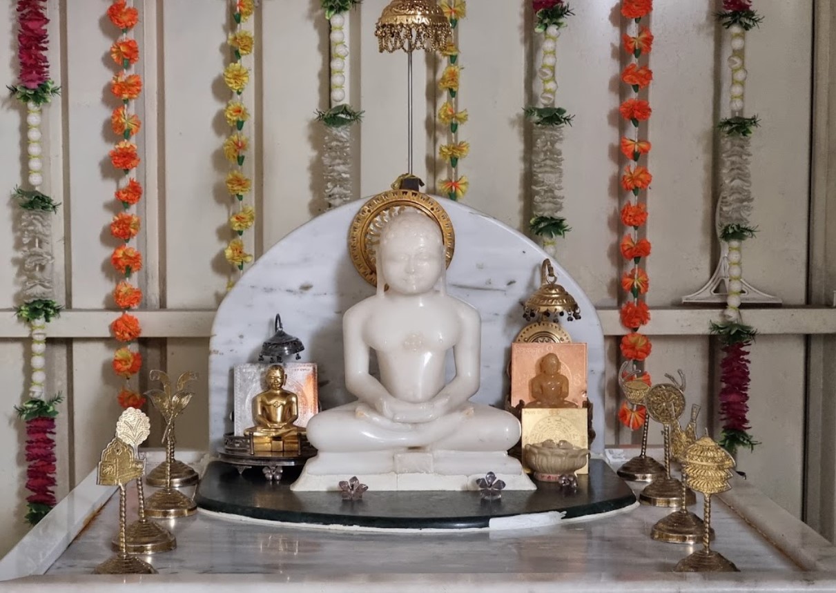 Shri 1008 Padamprabhu Digamber Jain Mandir, near Bankar Garden, Hadapsar Gaon, Hadapsar, Pune (Maharashtra) thumbnail 5
