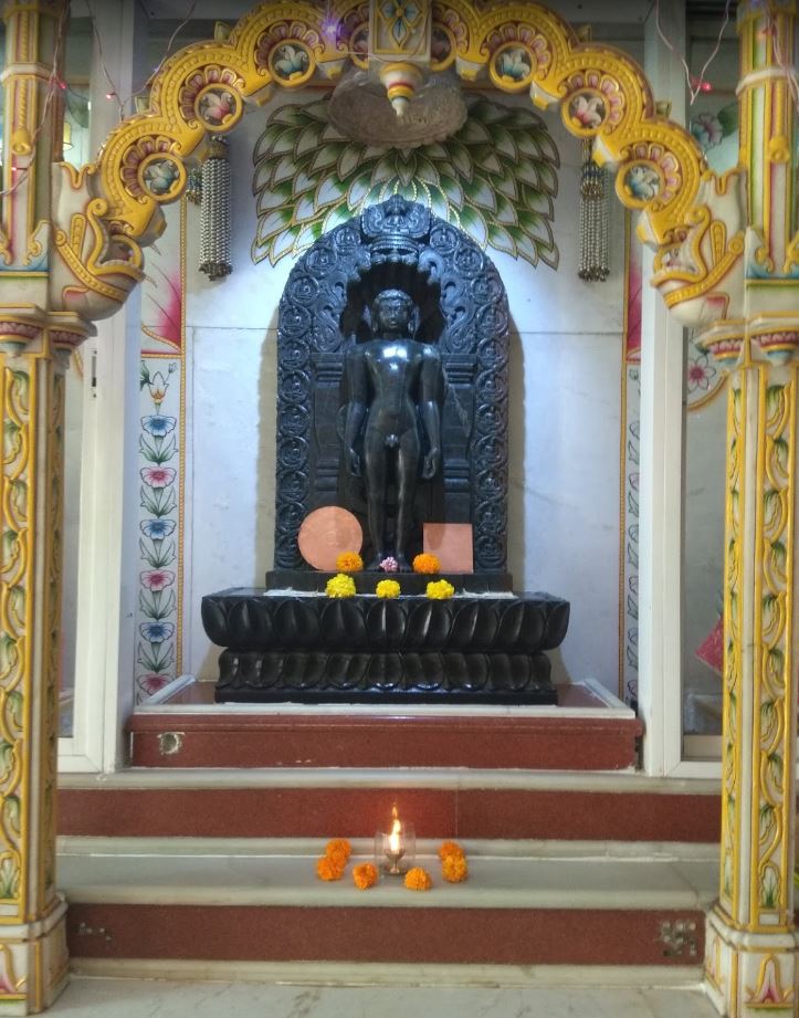 Shri 1008 Sarvatobhadra  Parshvnath Bhagwan and 12 Kuldevi Mata Mandir, Karanpura, Chhatrapati Sambhajinagar (Maharashtra) image 2
