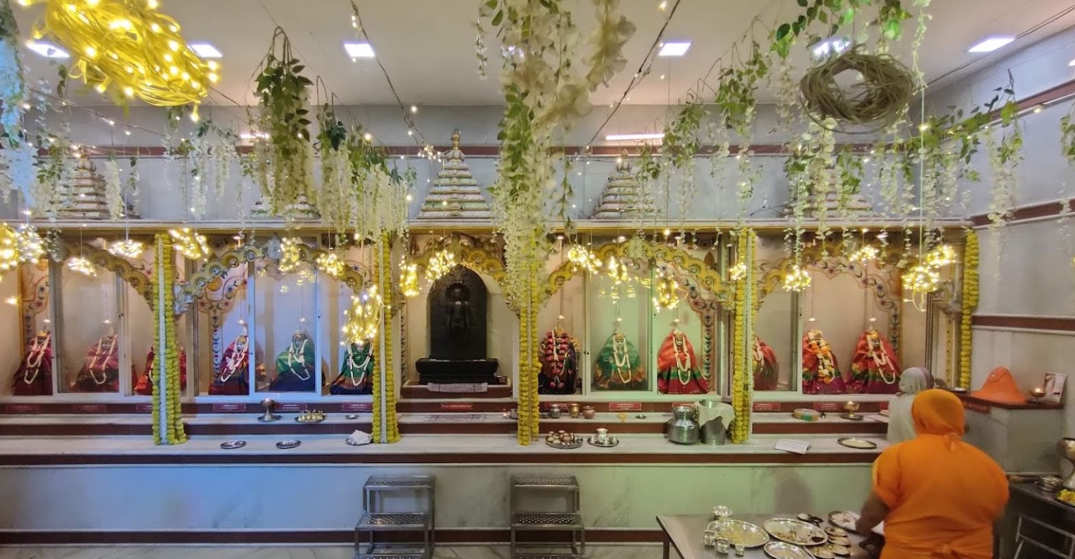 Shri 1008 Sarvatobhadra  Parshvnath Bhagwan and 12 Kuldevi Mata Mandir, Karanpura, Chhatrapati Sambhajinagar (Maharashtra) image 6