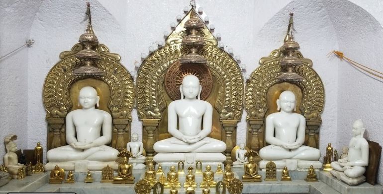 Shri 1008 Bhagwan Adinath Bubne Jain Mandir, Bhavani Peth, Solapur (Maharashtra) image 3