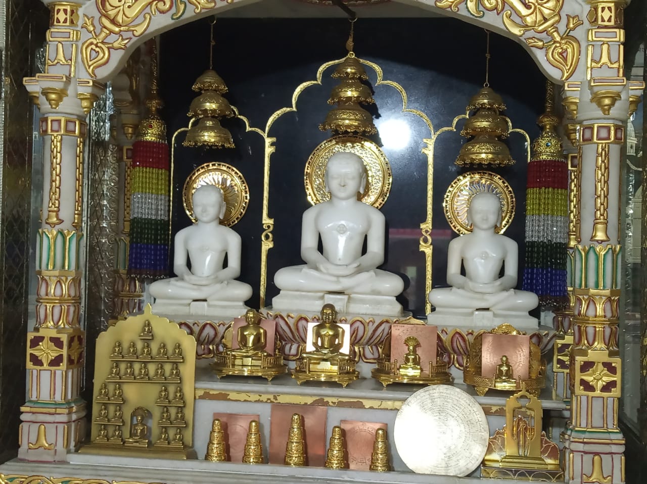 Shri 1008 Shantinath Digamber Jain Mandir, Dharam Nagar II, Sabarmati, Ahmedabad (Gujarat) thumbnail 3