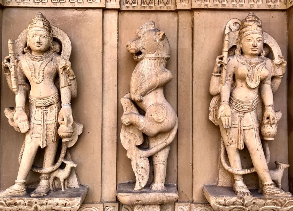 Shri Sambhavnath Bhagwan Jain Shwetamber Mandir, (Rath Mandir), Camp, Pune (Maharashtra) image 3
