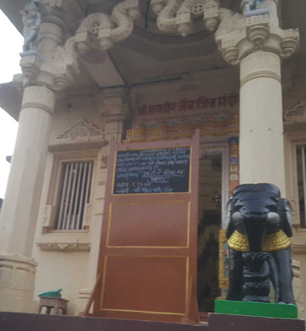 Shri Mahaveer Jain Jin Mandir, Somwar Peth, Chandwad, District-Nashik (Maharashtra) image 2