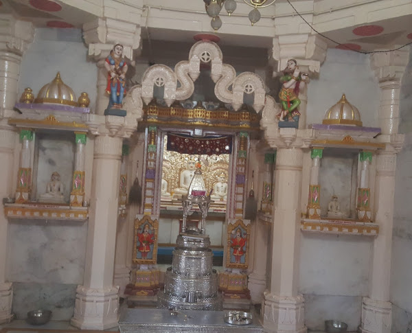 Shri Mahaveer Jain Jin Mandir, Somwar Peth, Chandwad, District-Nashik (Maharashtra) image 3