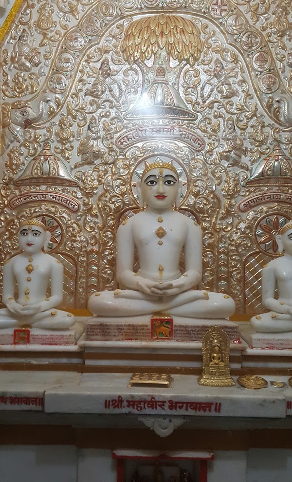 Shri Mahaveer Jain Jin Mandir, Somwar Peth, Chandwad, District-Nashik (Maharashtra) image 4