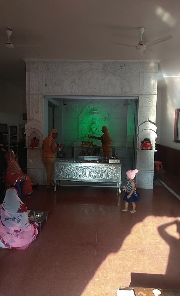 Shri Chandraprabhu Khandelwal Digamber Jain Mandir, Chandwad, District-Nashik (Maharashtra) image 2