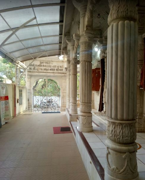 Shri Shantinath Shwetamber Jain Derasar, Gopipura, Dahanu, District - Palghar (Maharashtra) image 3