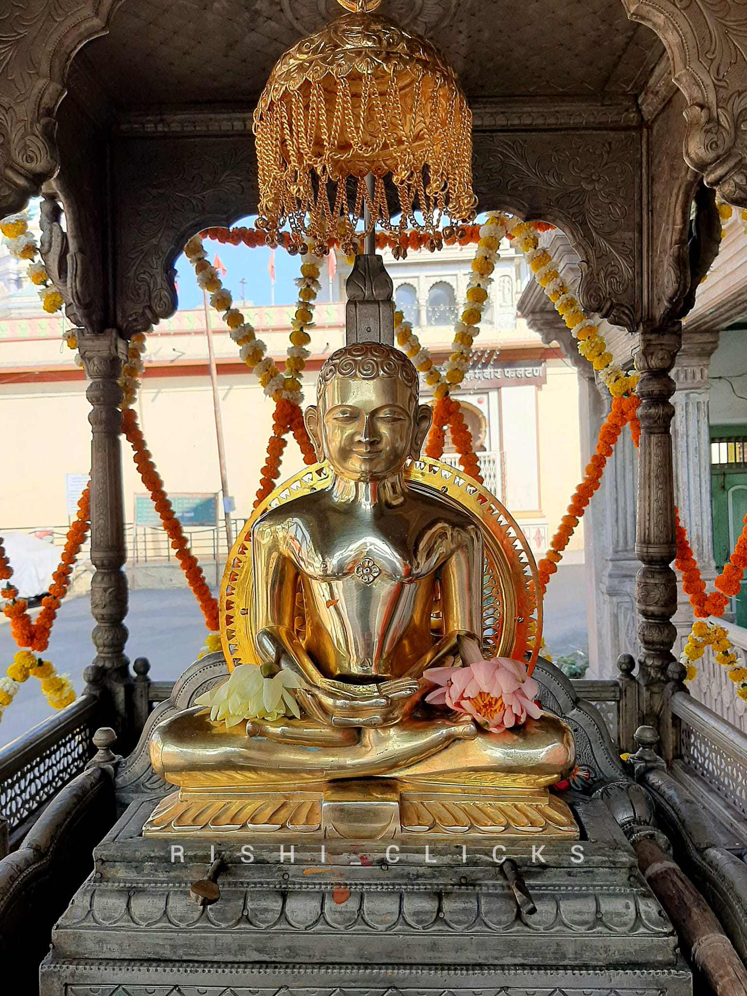 Shri 1008 Chandraprabhu Digamber Jain Mandir, Police Lines, Phaltan, District - Satara (Maharashtra) thumbnail 6