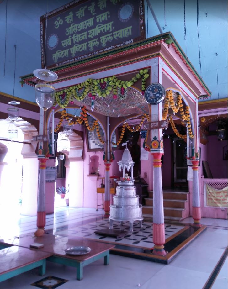 Shri Chandraprabhu Digamber Jain Mandir, Ravivar Peth, Phaltan, District - Satara (Maharashtra) image 3