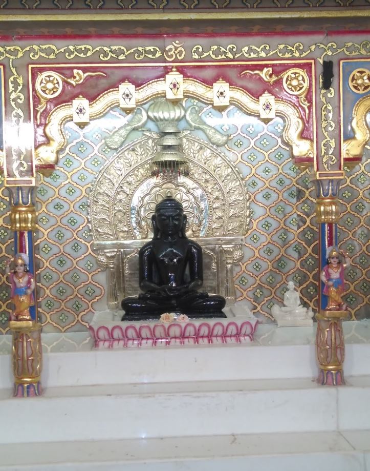 Shri 1008 Adinath Swami and Shri 1008 Parshvnath Swami Digamber Jain Mandir, Ravivar Peth, Phaltan, District - Satara (Maharashtra) image 3