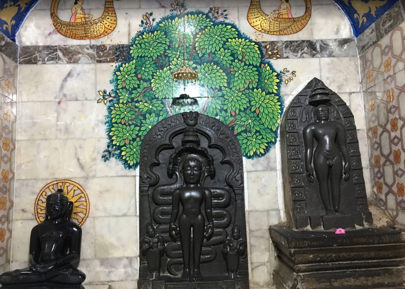 Shri 1008 Adinath Swami and Shri 1008 Parshvnath Swami Digamber Jain Mandir, Ravivar Peth, Phaltan, District - Satara (Maharashtra) image 4