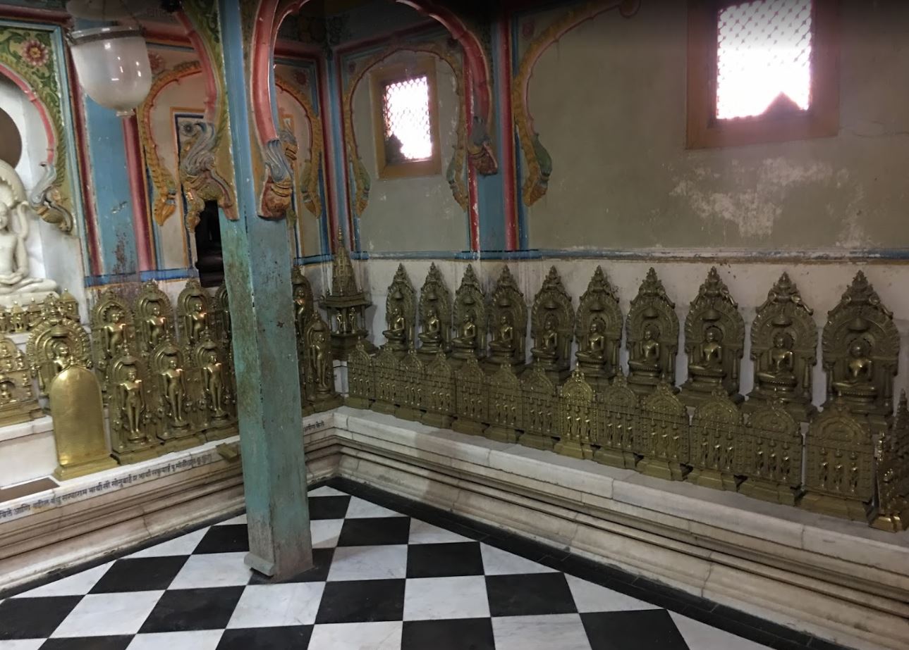 Shri 1008 Adinath Swami and Shri 1008 Parshvnath Swami Digamber Jain Mandir, Ravivar Peth, Phaltan, District - Satara (Maharashtra) image 5