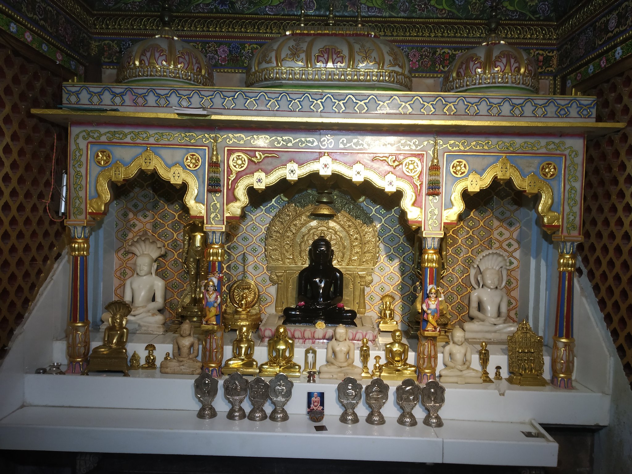 Shri 1008 Adinath Swami and Shri 1008 Parshvnath Swami Digamber Jain Mandir, Ravivar Peth, Phaltan, District - Satara (Maharashtra) image 10