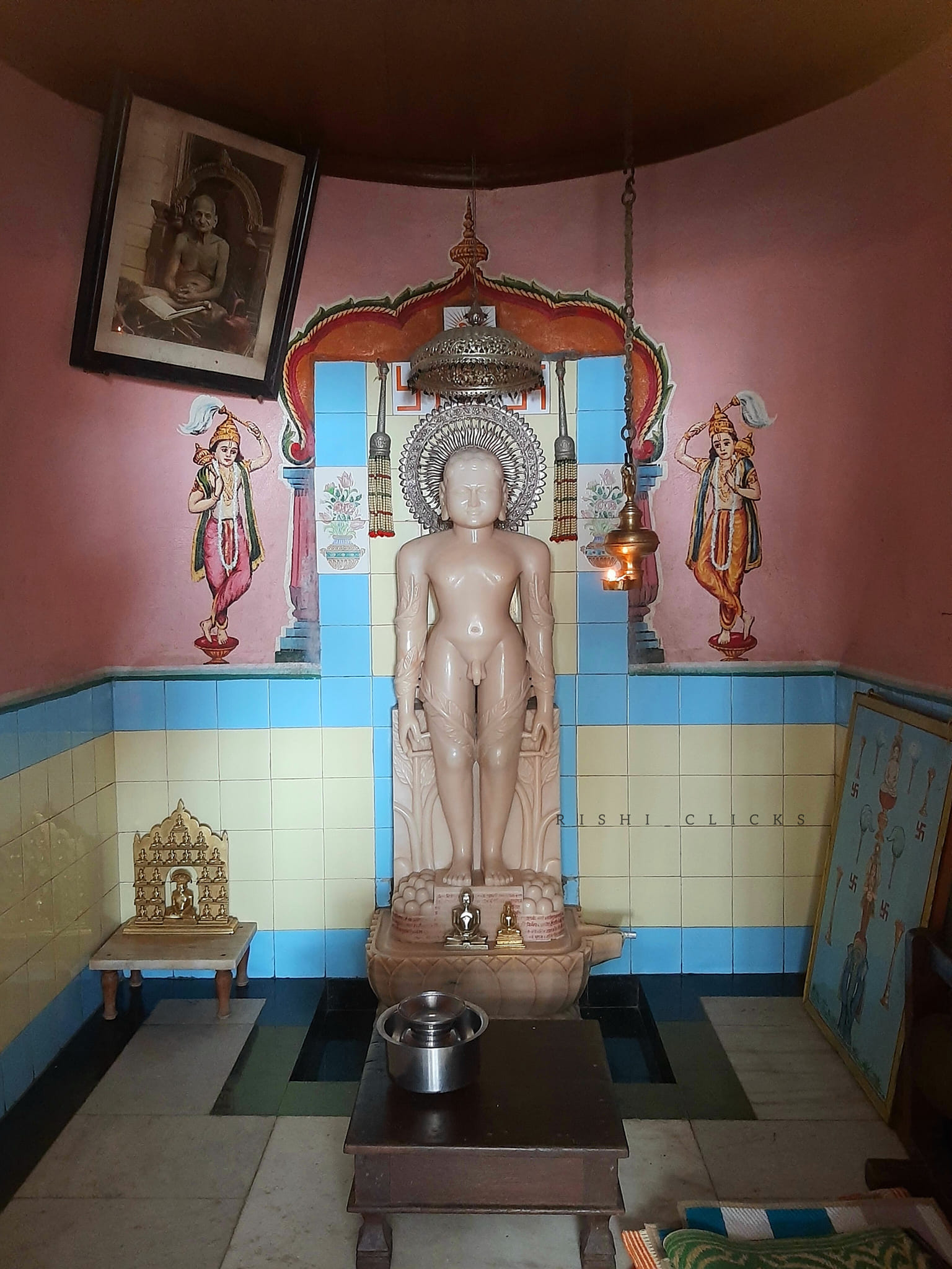 Shri 1008 Shahstrakoot Digamber Jain Mandir, Guruwar Peth, Phaltan, District - Satara (Maharashtra) thumbnail 4