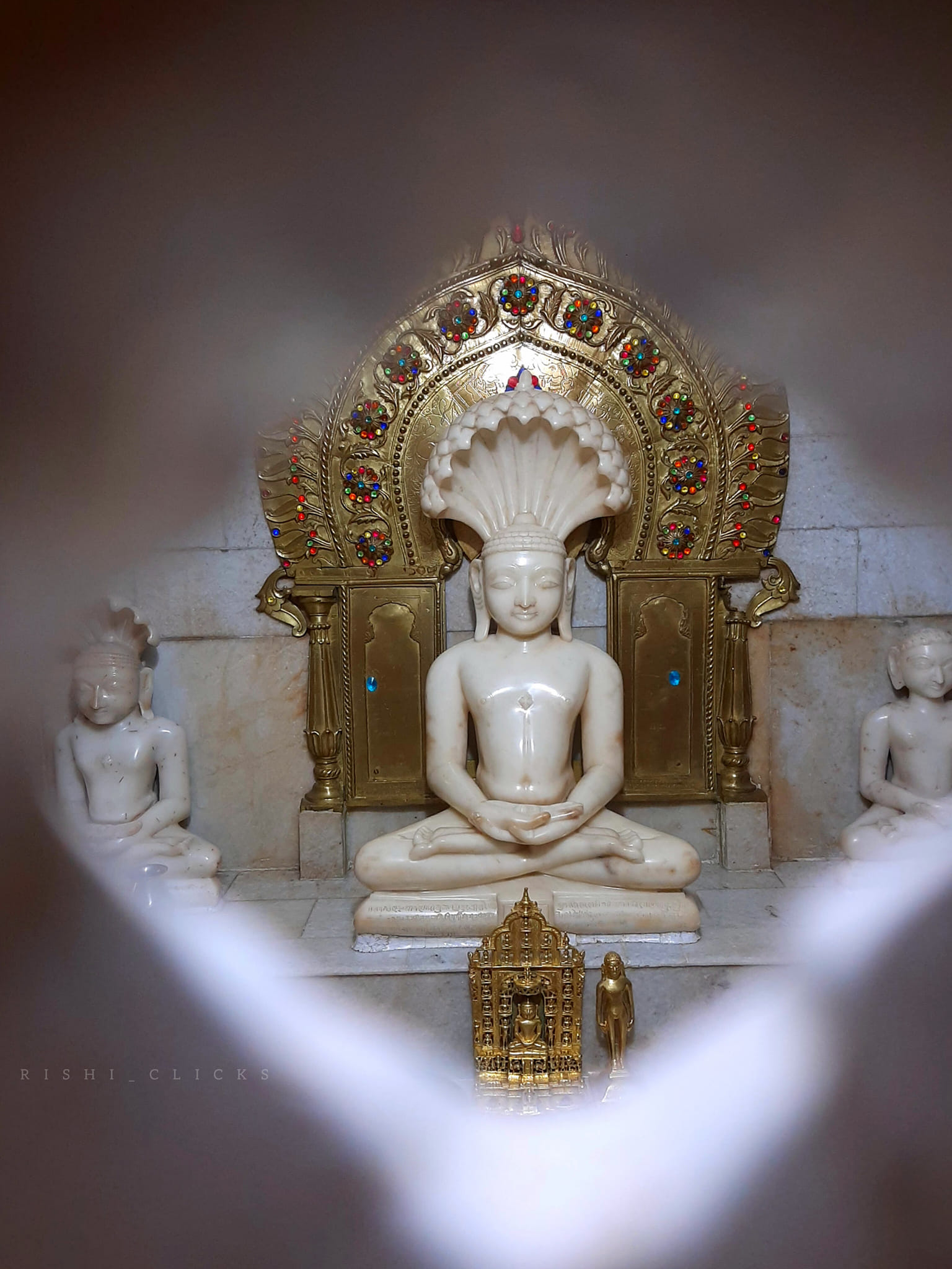 Shri 1008 Shahstrakoot Digamber Jain Mandir, Guruwar Peth, Phaltan, District - Satara (Maharashtra) thumbnail 6