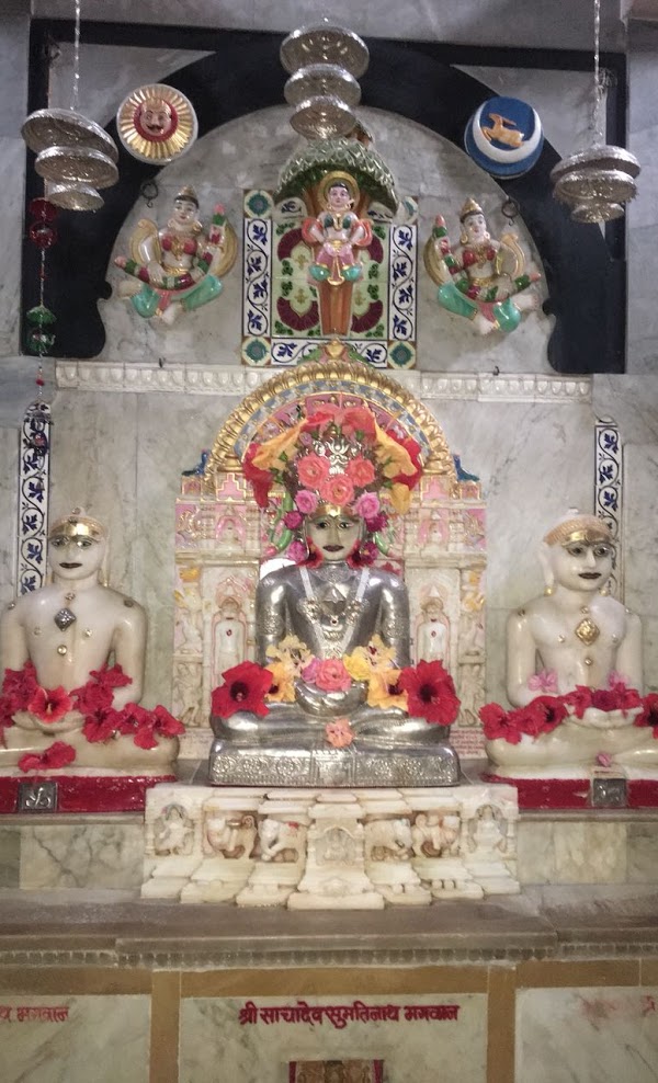 Shri Sachdev Sumatinath Bhagwan Jain Mandir, Vyapari Peth, Masur, District - Satara (Maharashtra) thumbnail 3