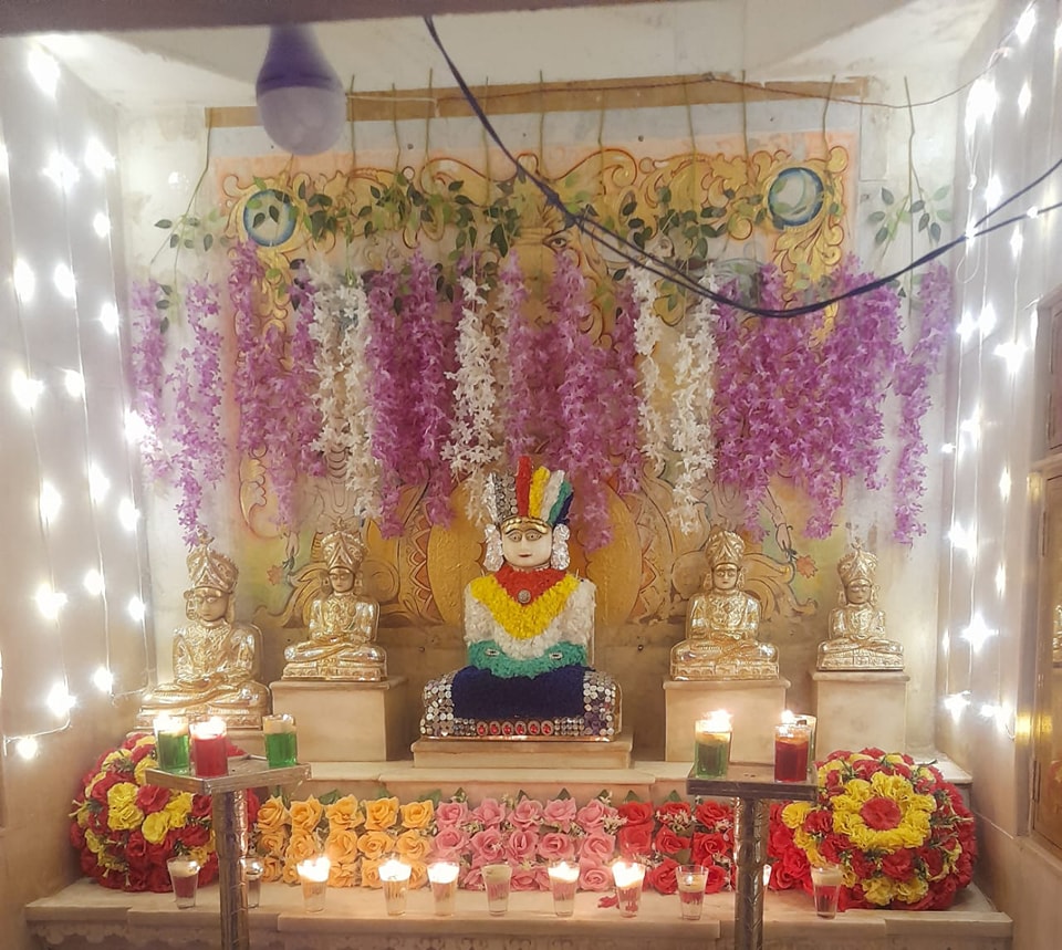 Shri Sumatinath Bhagwan Shwetamber Jain Mandir, Old Town, Malkapur, District - Buldana (Maharashtra) thumbnail 2