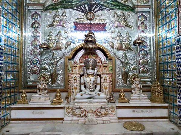Shri Shantinath Shwetamber Jain Mandir, Chapsi Road, Latur (Maharashtra) thumbnail 2