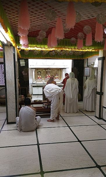 Shri Munisuvrat Swami Jain Mandir, Hatkesh Society, JVPD Scheme, Vile Parle West, District-Mumbai Suburban (Maharashtra) image 1