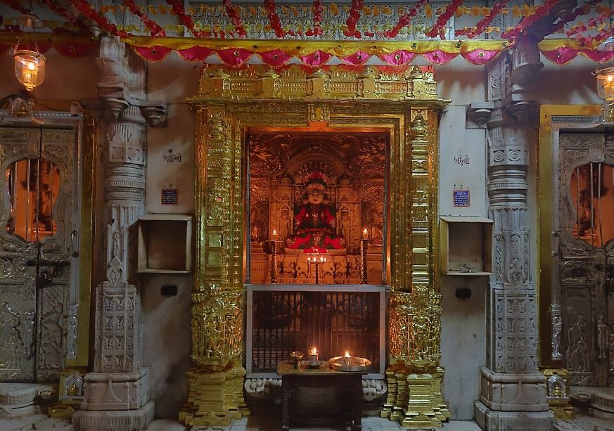Shri Sambhavnath Jain Derasar, Jambli Galli, Mhatre Wadi, Borivali West, District-Mumbai Suburban (Maharashtra) image 2