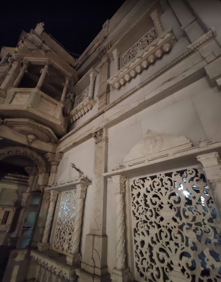 Shri Adeshwar Ji Jain Mandir, Vijay Vallabh Chowk, Pydhonie, Bhuleshwar, Mumbai (Maharashtra) image 2
