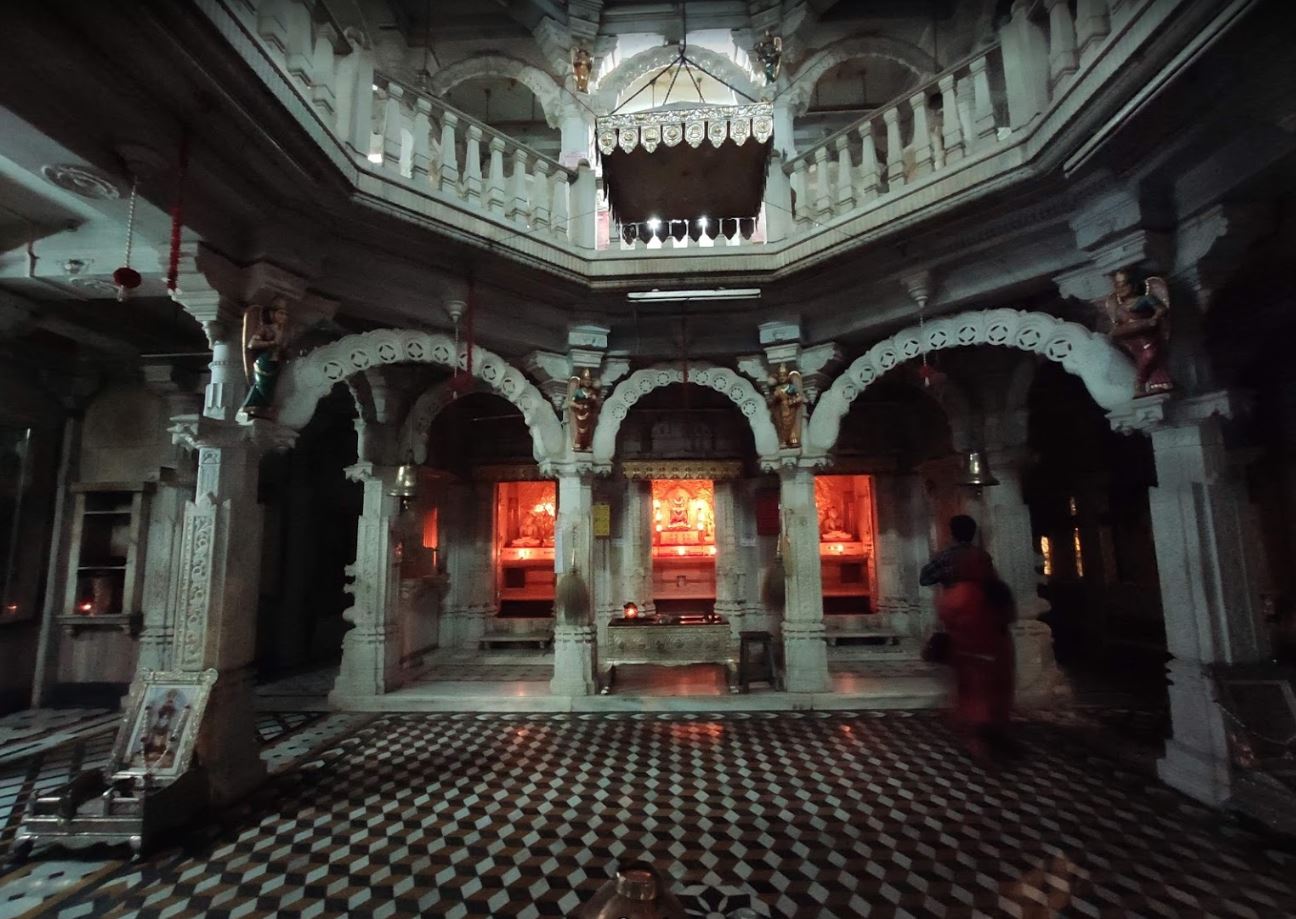 Shri Adeshwar Ji Jain Mandir, Vijay Vallabh Chowk, Pydhonie, Bhuleshwar, Mumbai (Maharashtra) image 3
