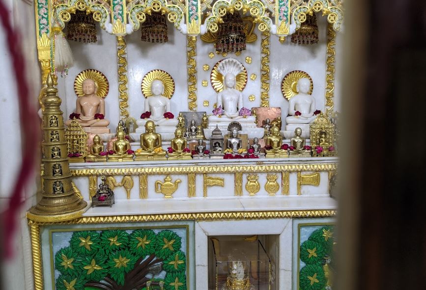 Shri 1008 Parshvnath Digamber Jain Mandir, Kika Street, Gulal Wadi, Bhuleshwar, Mumbai (Maharashtra) image 2