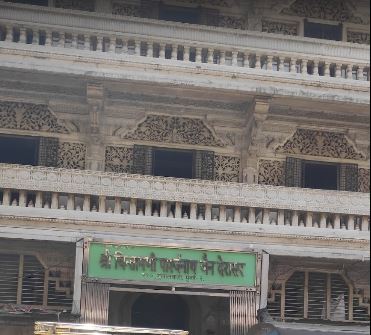 Shri Chintamani Parshvnath Jain Derasar, Kika Street, Gulal Wadi, Bhuleshwar, Mumbai (Maharashtra) image 1