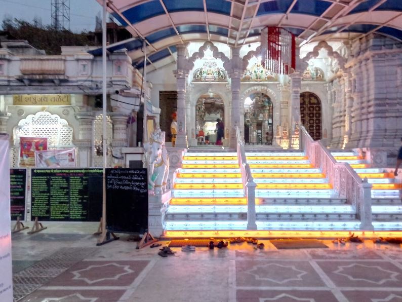 Sheth Motisha Adeshwarji Jain Mandir, Sheth Motisha Lane, Love Lane, Byculla East, Byculla, Mumbai (Maharashtra) image 4