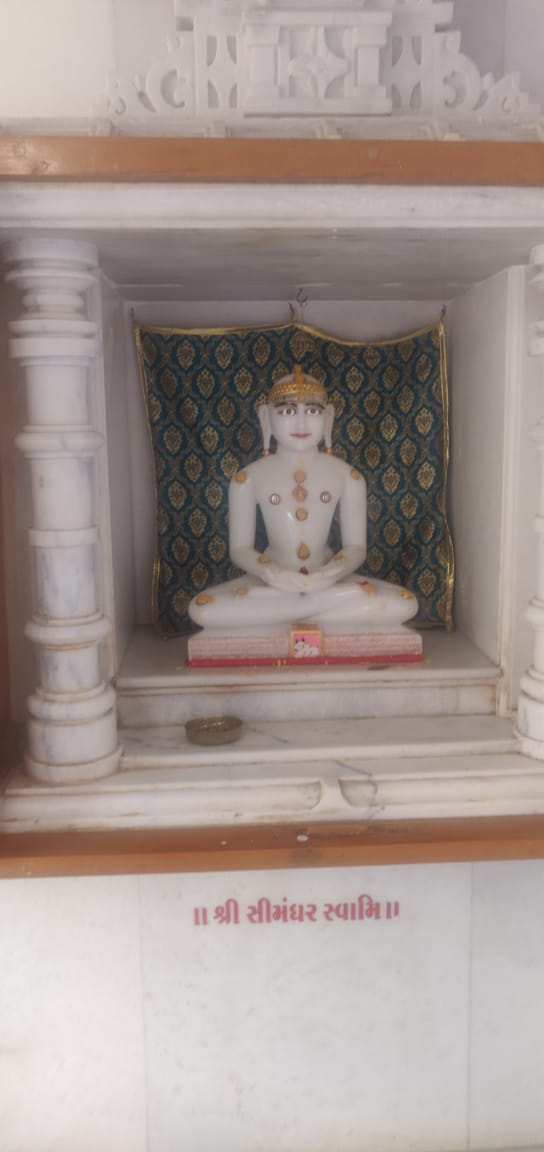 Shri Shantinath Jinalaya, Old Dhatia Falia, Bhuj, District-Kachchh (Gujarat) image 3