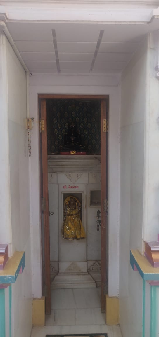 Shri Shantinath Jinalaya, Old Dhatia Falia, Bhuj, District-Kachchh (Gujarat) image 5