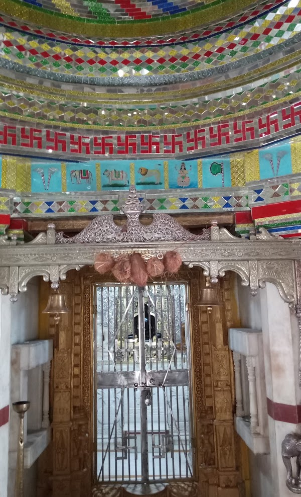 Shri 1008 Adinath Digamber Jain Pracheen Jinalaya, Idar, District- Sabarkantha (Gujarat) thumbnail 6