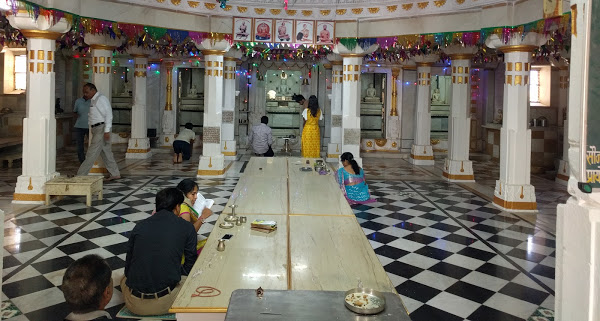 Shri 1008 Adinath Digamber Jain Pracheen Beespanthi Derasar, Idar, District- Sabarkantha (Gujarat) thumbnail 3
