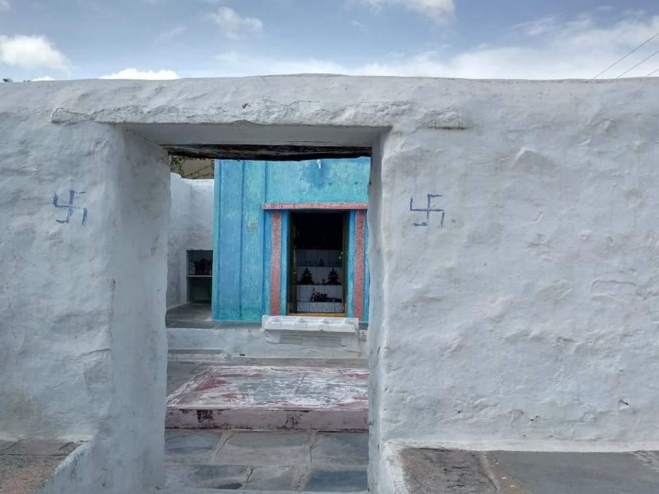 Shri Suparshvnath Digambar Jain Mandir (Basadi), Peddahottur (Peddahoturu), District - Kurnool (A.P.) image 2