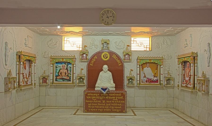 Shri Shreyaansnath Bhagwan Nu Digambar Jin Mandir, Khojawadi, Sherthali, Botad (Gujarat) image 4