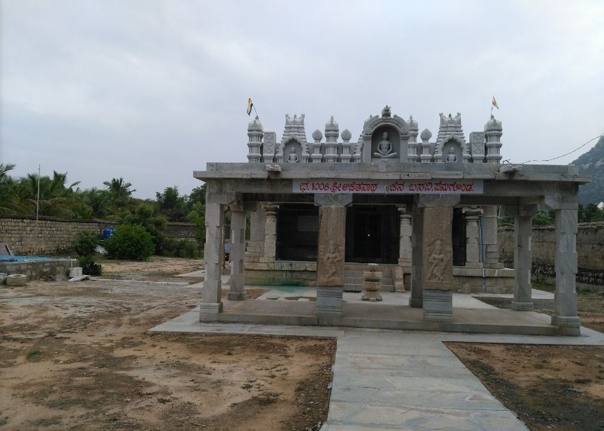 Shri 1008 Ajitnath Digamber Jain Mandir, Penukonda, District - Sri Sathya Sai (Andhra Pradesh) image 1