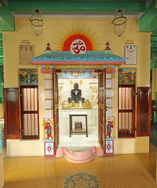 Shri Parshvnath Bhagwan Digamber Jain Mandir, Opp.Dena Bank, Vaniyawad, Porbandar (Gujarat) image 4