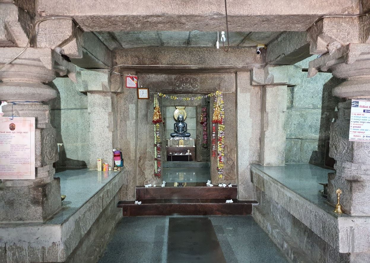 Shri 1008 Ajitnath Digamber Jain Mandir, Penukonda, District - Sri Sathya Sai (Andhra Pradesh) image 11