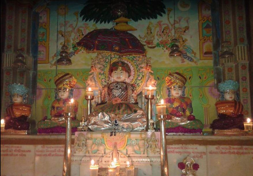 Shri Sambhavnath Bhagwan Jain Derasar, Main Bazar, Vansda, District - Navsari (Gujarat) image 1