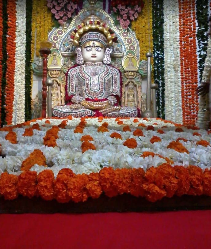 Shri Surajmandan Parshvnath Jinalaya, Someshwara Enclave, Vesu, Surat (Gujarat) image 2
