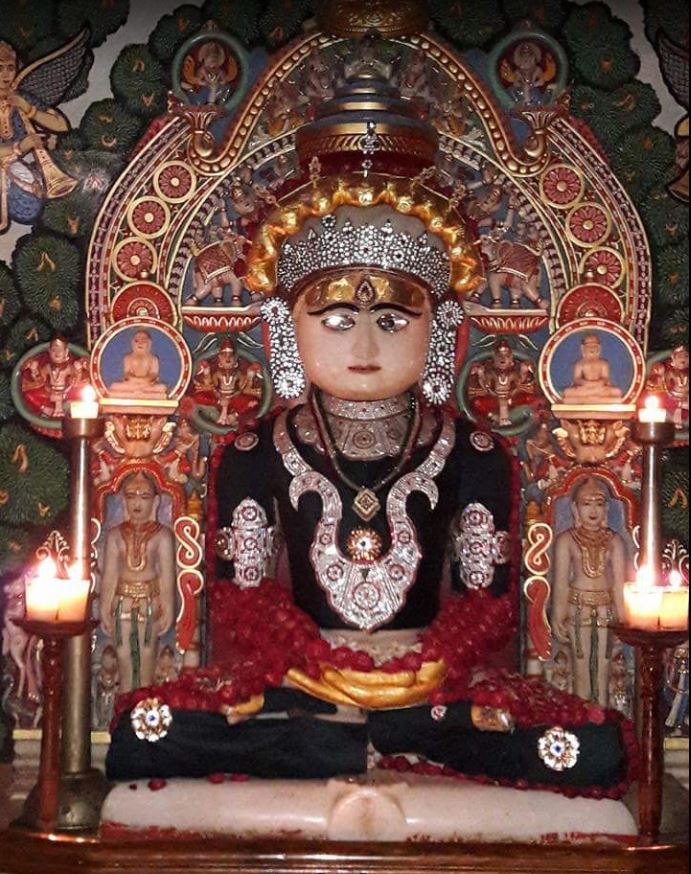 Shri Surajmandan Parshvnath Jinalaya, Someshwara Enclave, Vesu, Surat (Gujarat) image 4