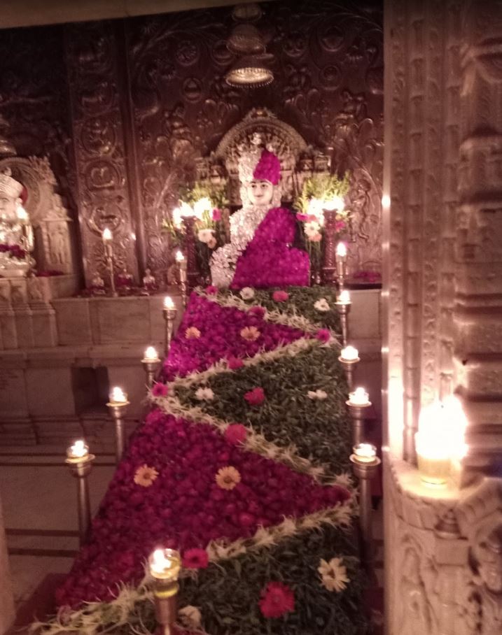 Shri Konark Karishma Jain Mandir, Vastrapur, Ahmedabad (Gujarat) image 2