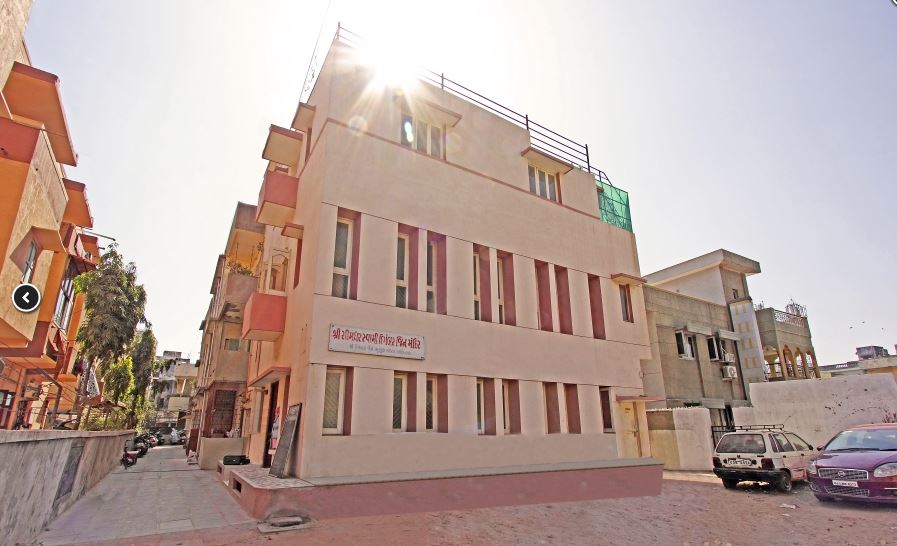Shri Simandhar Swami Digamber Jain Mandir, Daxini Society, Maninagar, Ahmedabad (Gujarat) image 1