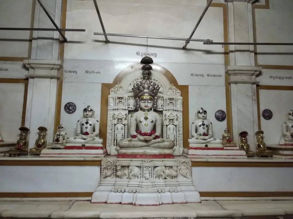 Shri Kunthunath Swami Jain Derasar, Surdas Sheth Ni Pole, Khadia, Ahmedabad (Gujarat) image 4