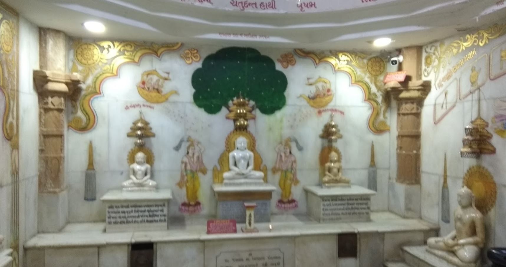 Shri 1008 Adinath Digamber Jain Mandir, Old City, Mandvi ni Pol, Khadia, Ahmedabad (Gujarat) image 4