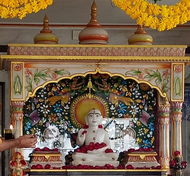 Shri Jin Kushalsuri Dadawadi, Zabak Bhavan, Navpad Society, Yakutpura, Vadodara (Gujarat) image 4