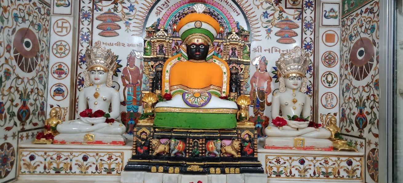 Shri Munisuvratnath Swami Jain Derasar, Pratapkung Society, Karelibagh, Vadodara (Gujarat) image 7