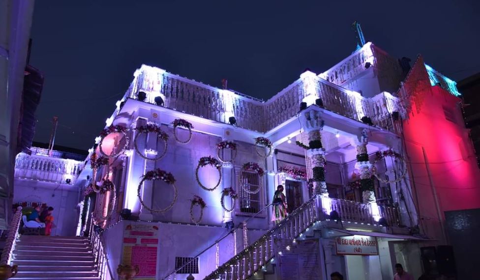 Shri Dada Parshvnath Jain Derasar, Narsinhji Pole, MG Road, Mandvi, Vadodara (Gujarat) image 1