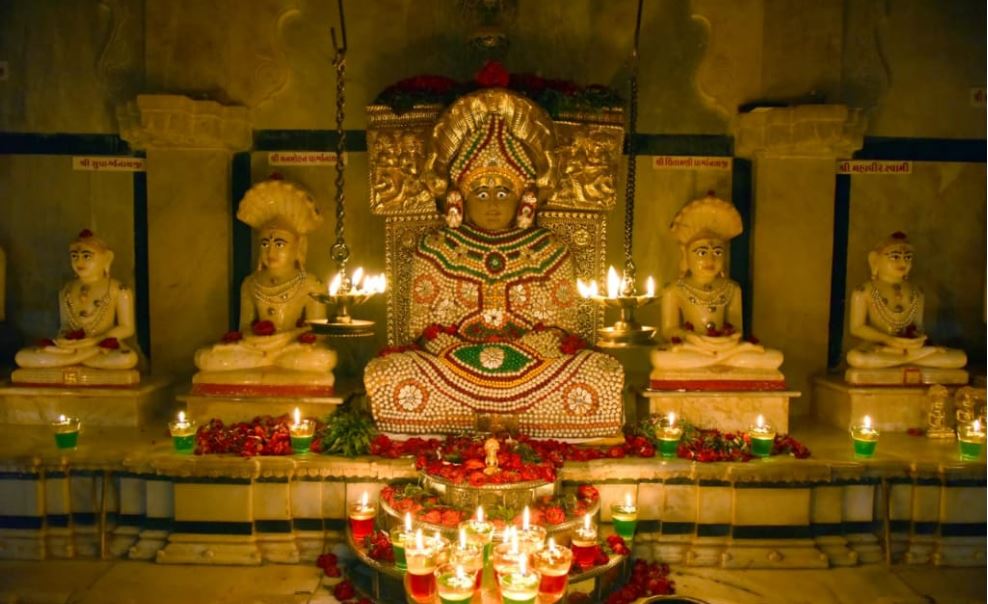 Shri Dada Parshvnath Jain Derasar, Narsinhji Pole, MG Road, Mandvi, Vadodara (Gujarat) image 3
