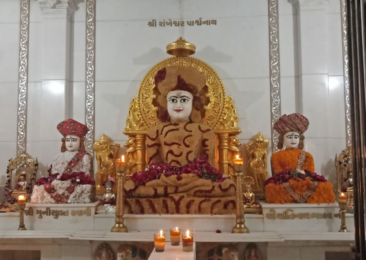 Shri Hasmukha Shankheshwar Parshvnath Jain Derasar, Shree Nahar Society, Akota, Vadodara (Gujarat) image 4